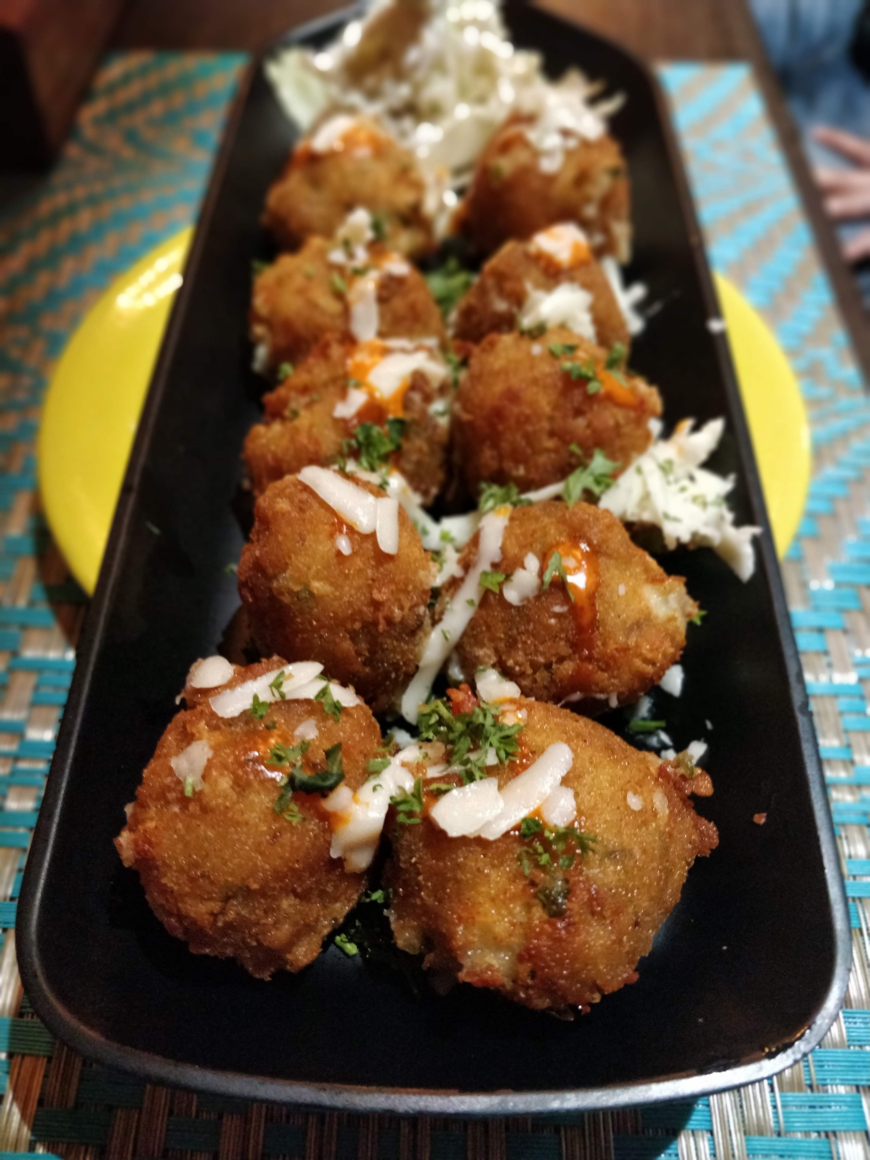 Dish,Food,Cuisine,Fried food,Meatball,Ingredient,Kofta,Hushpuppy,Produce,Fritter