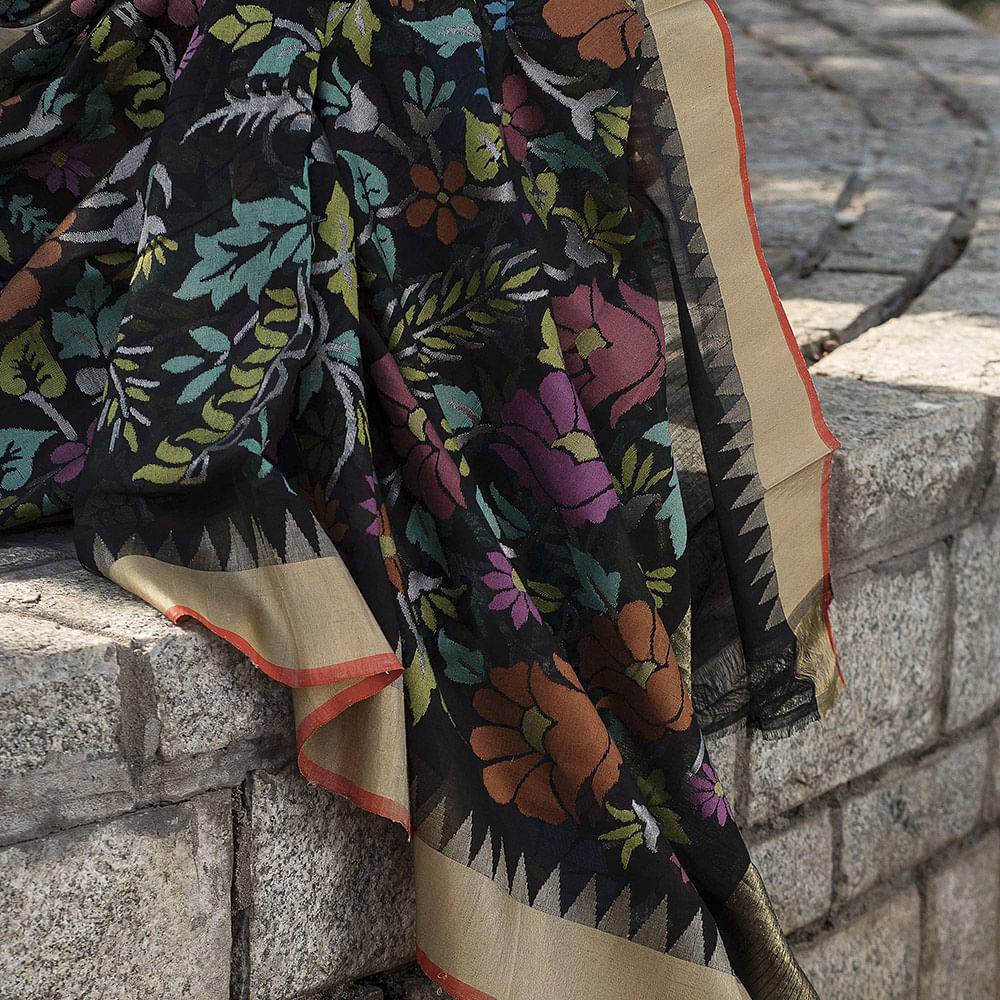 Clothing,Fashion,Outerwear,Leaf,Textile,Leg,Pattern,Pattern,Sleeve,Street fashion