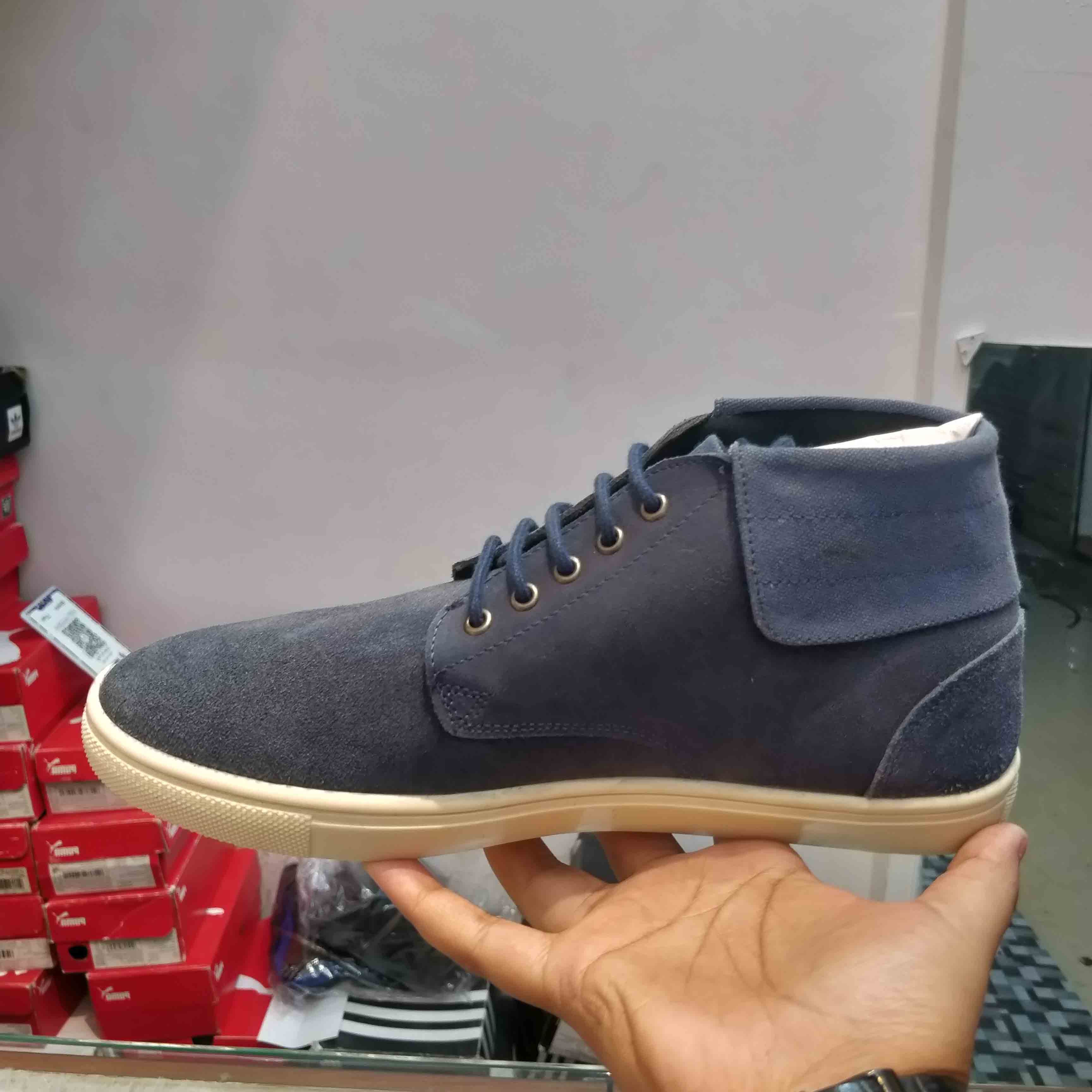 Shoe,Footwear,Outdoor shoe,Brown,Sneakers,Walking shoe,Athletic shoe,Hiking boot,Boot,Sportswear