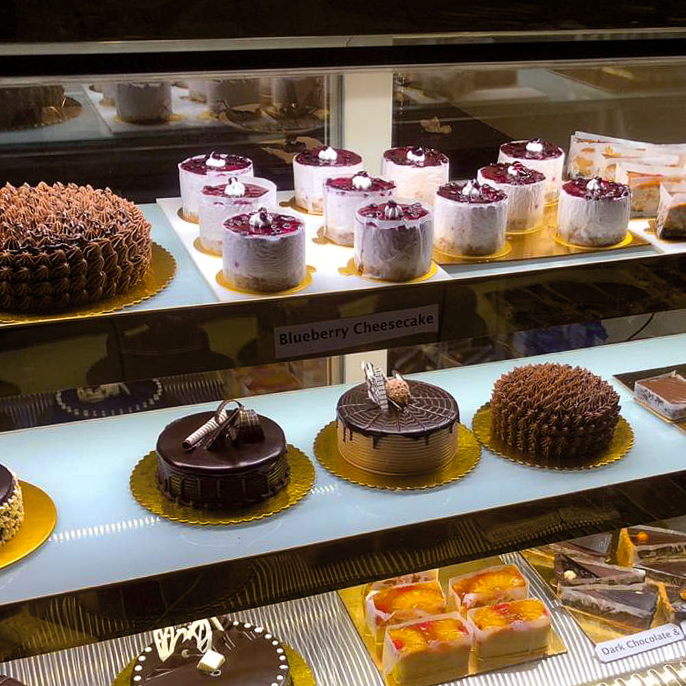 Food,Cuisine,Pâtisserie,Dessert,Sweetness,Bakery,Baking,Dish,Petit four,Chocolate