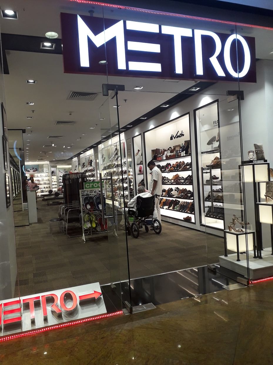 Building,Retail,Outlet store,Shopping mall,Eyewear,Interior design,Vehicle,Car