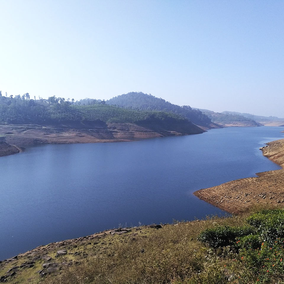 Body of water,Reservoir,Lake,Water resources,Tarn,Wilderness,Mountain,Highland,Sky,Loch