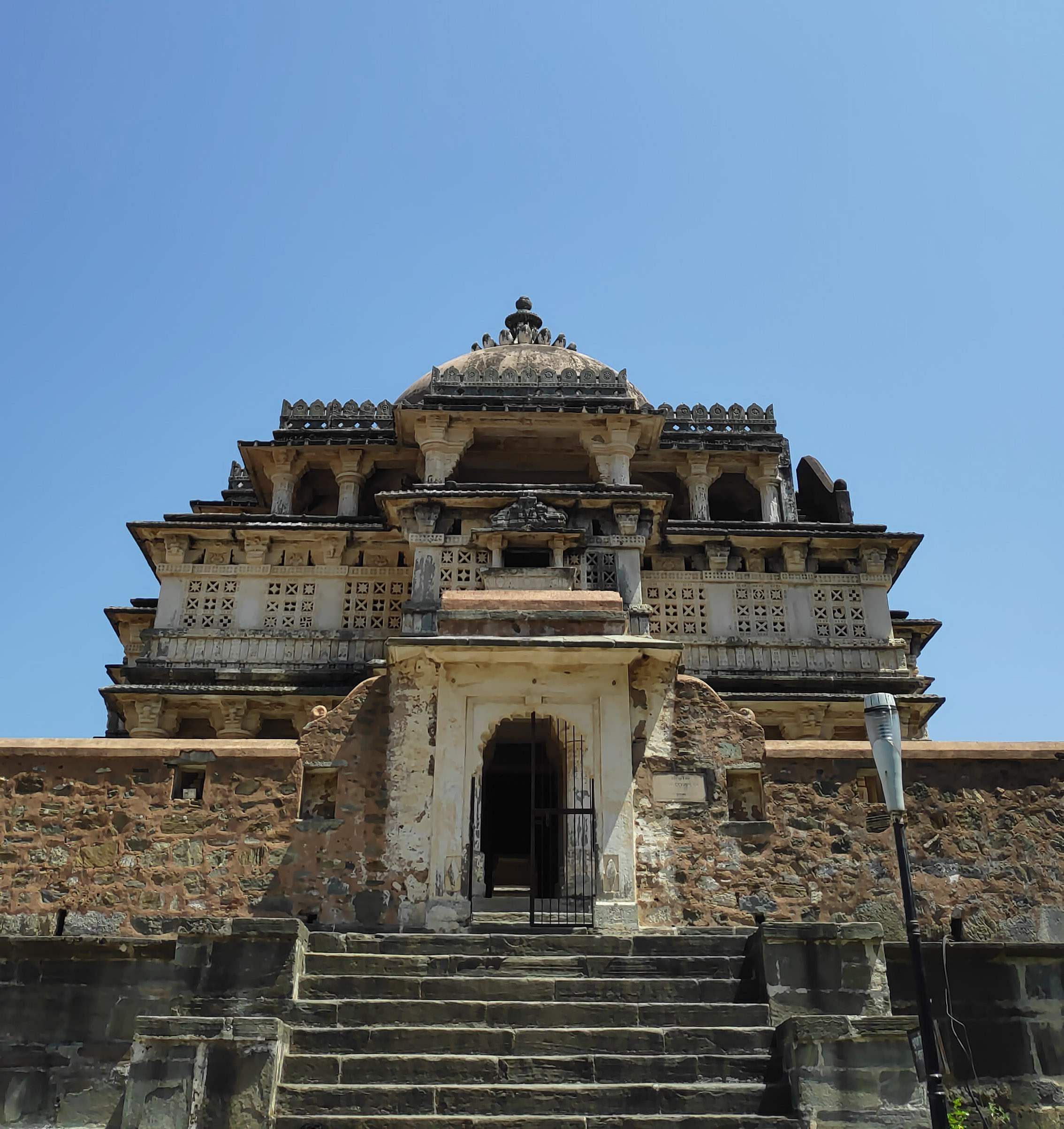 Historic site,Landmark,Holy places,Architecture,Ancient history,Temple,Building,Wall,Sky,Place of worship