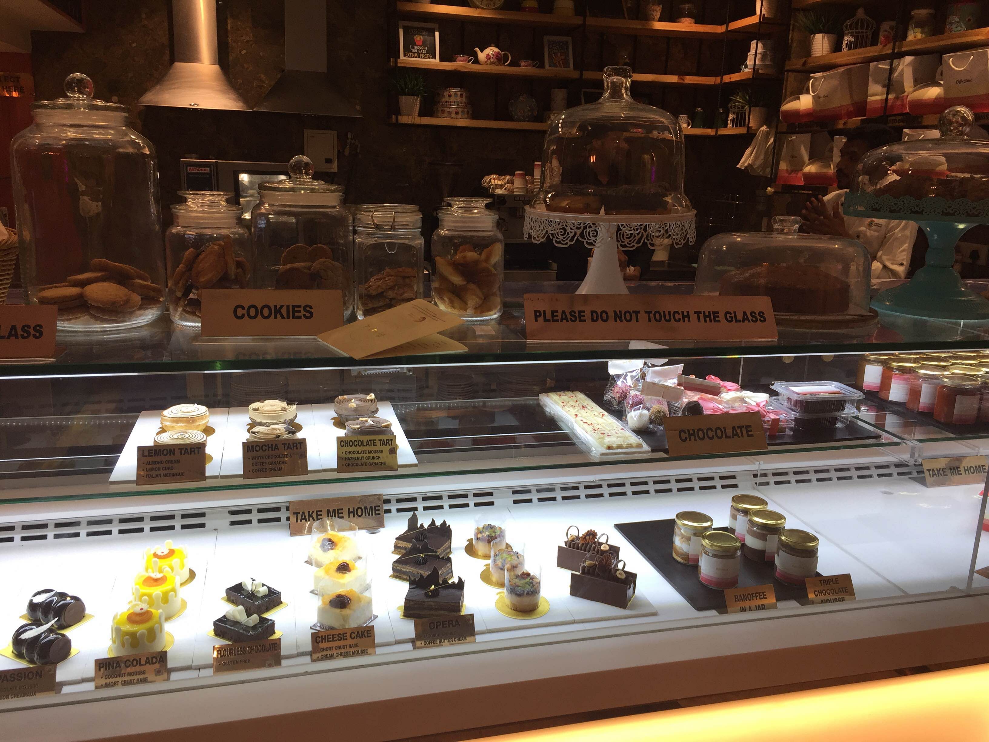 Pâtisserie,Chocolate,Bakery,Games,Display case,Food,Pastry,Dessert,Cuisine,Sweetness