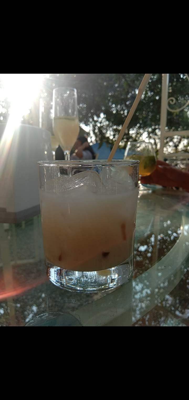 Drink,Alcoholic beverage,Cocktail,Non-alcoholic beverage,Distilled beverage,Mai tai,Food,Cocktail garnish,Whiskey sour,Caipiroska