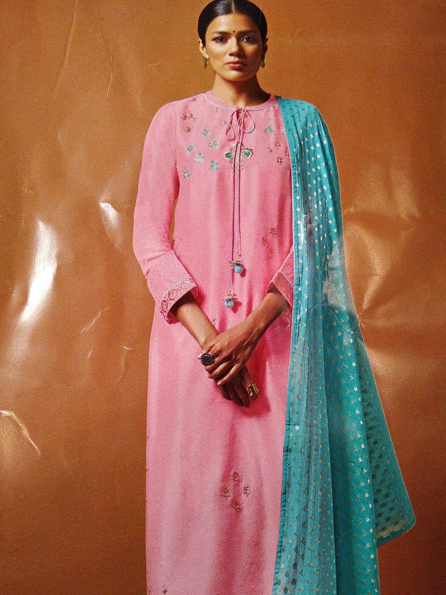 Clothing,Pink,Formal wear,Aqua,Turquoise,Magenta,Peach,Sari,Dress,Textile