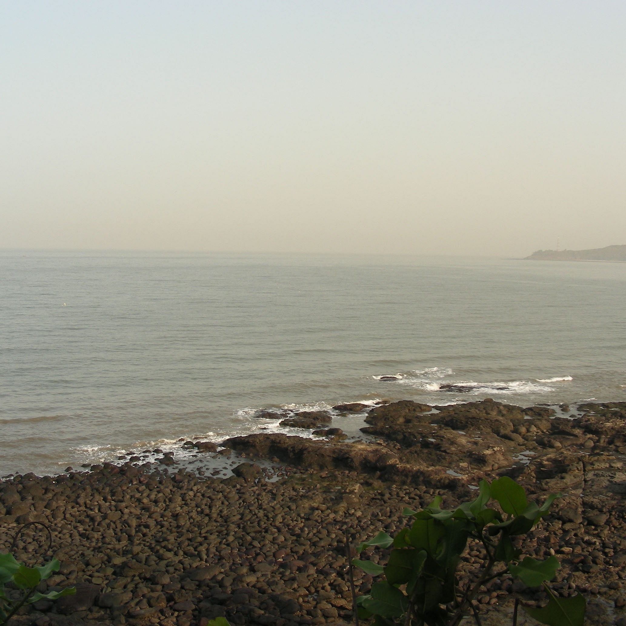 Body of water,Coast,Sea,Atmospheric phenomenon,Shore,Headland,Ocean,Sky,Coastal and oceanic landforms,Promontory