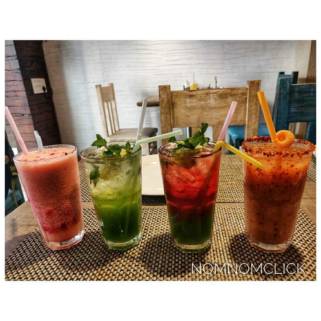 Drink,Food,Juice,Non-alcoholic beverage,Cocktail garnish,Mojito,Vegetable juice,Ingredient,Italian soda,Alcoholic beverage