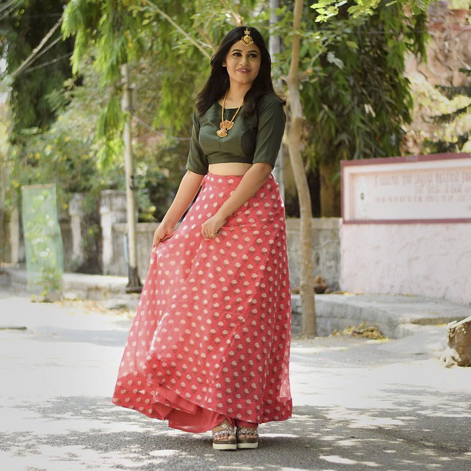 Clothing,Pink,Dress,Green,Red,Polka dot,Street fashion,Lady,Pattern,Orange