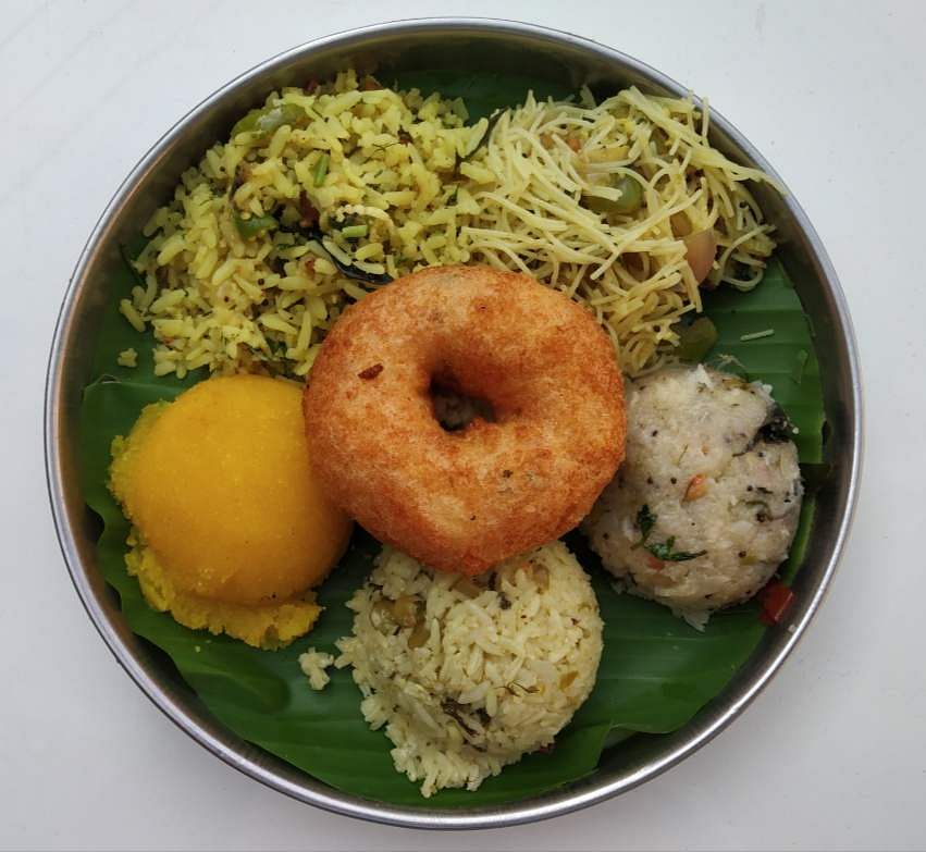 Dish,Food,Cuisine,White rice,Ingredient,Steamed rice,Rice,Jasmine rice,Produce,South Indian cuisine