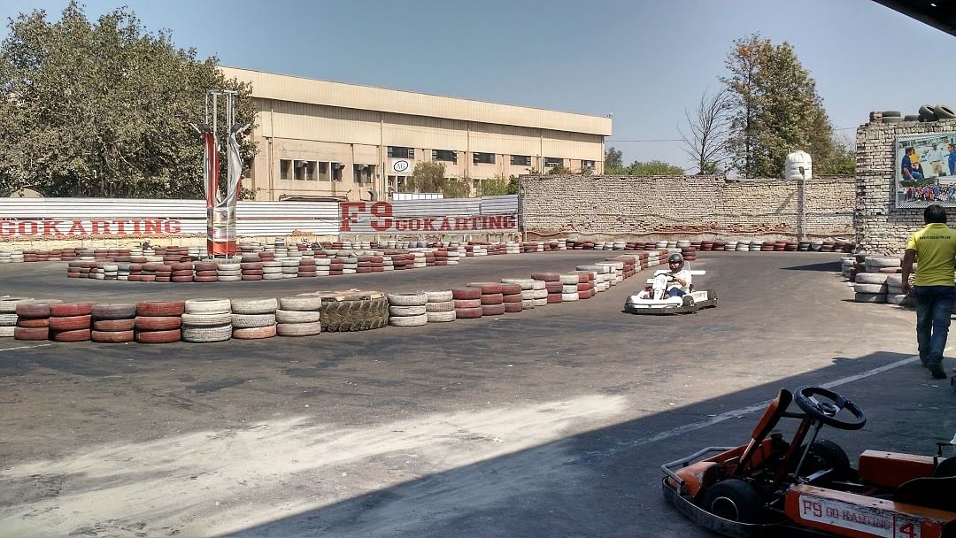 Vehicle,Wall,Tree,Architecture,Go-kart,Building,House,Kart racing,Asphalt,Car