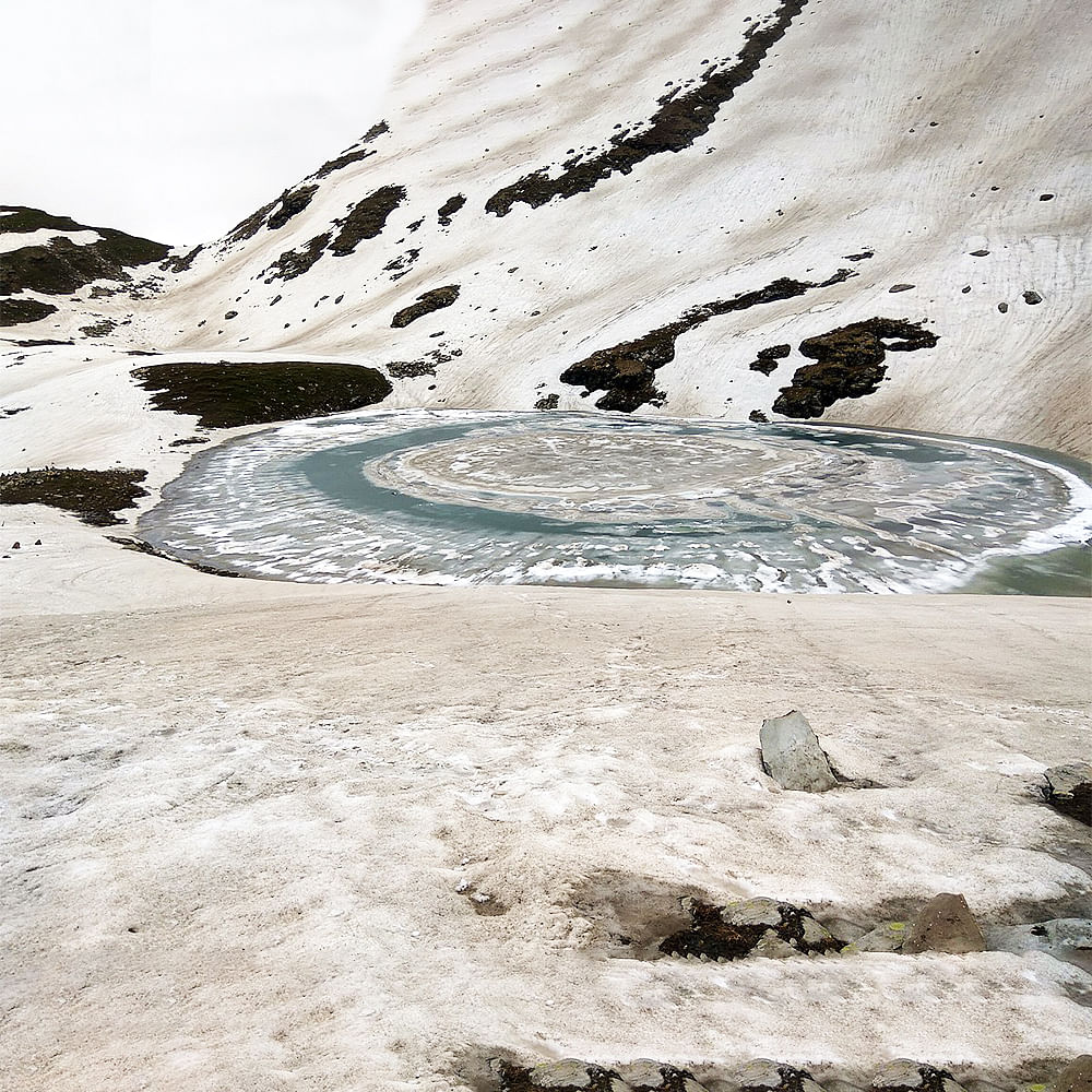 Water,Geological phenomenon,Rock,Glacial landform,Ice,Glacier,Mountain,Snow,Tree,Geology