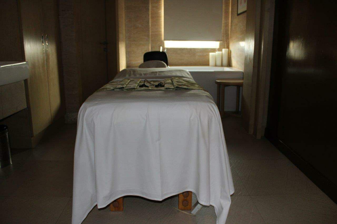 Room,Furniture,Property,Bed,Bedroom,Linens,Floor,Bed sheet,Table,Tablecloth