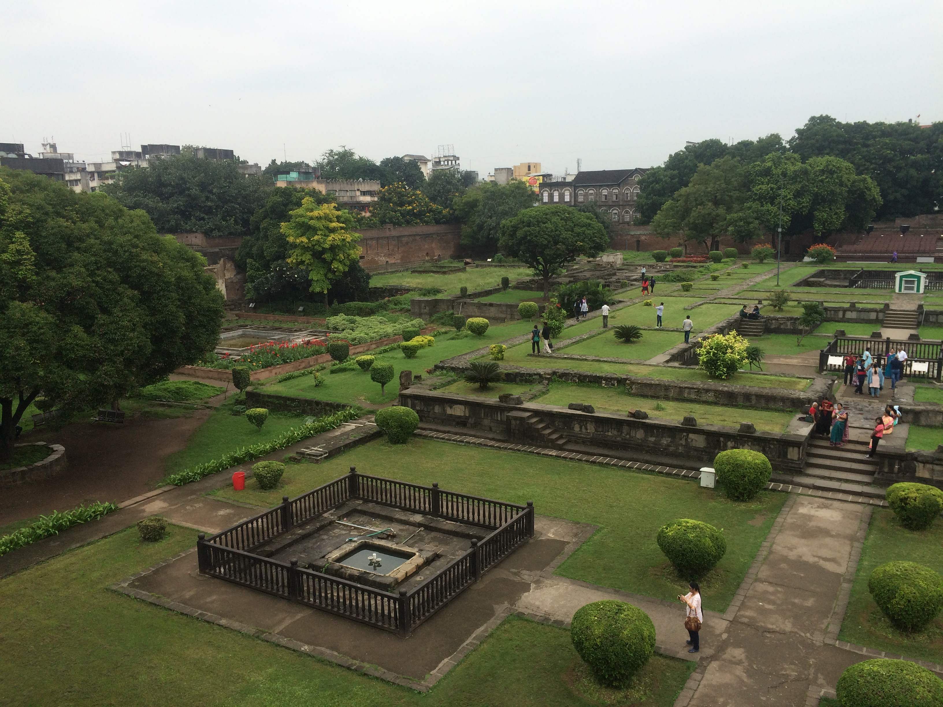 Garden,Building,Botanical garden,Grass,Architecture,Landscape,Shrub,Tourist attraction,Maya city,Tourism