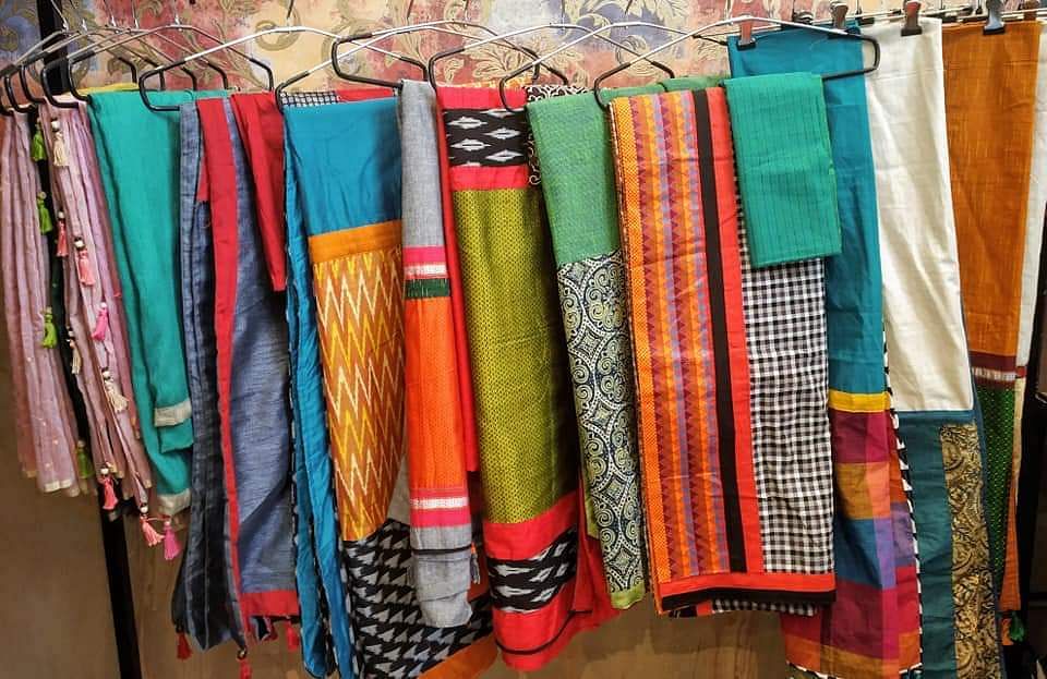 Textile,Room,Linens,Fashion accessory,Woven fabric