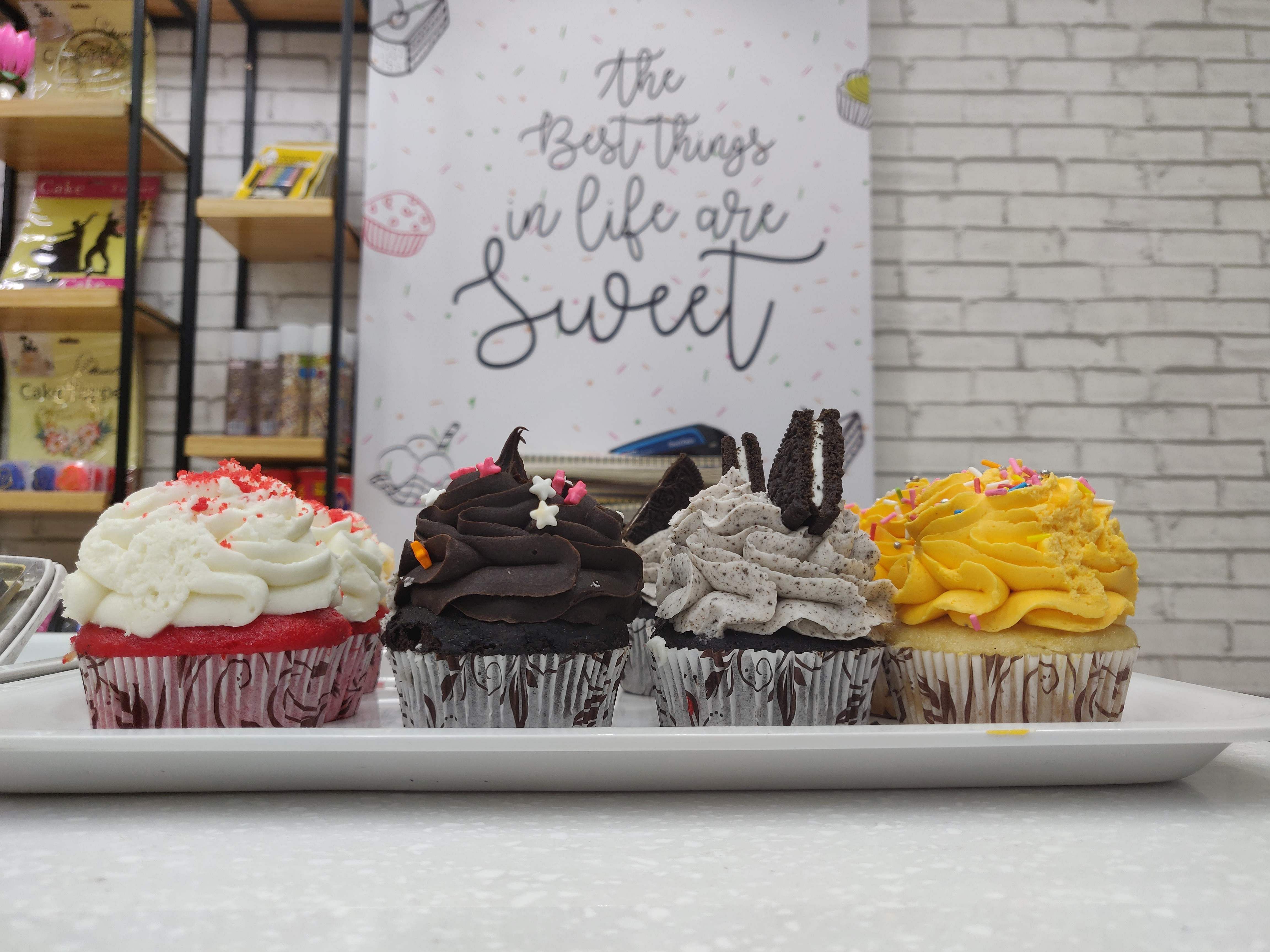 Cupcake,Cake,Sweetness,Food,Buttercream,Dessert,Icing,Bakery,Baked goods,Bake sale