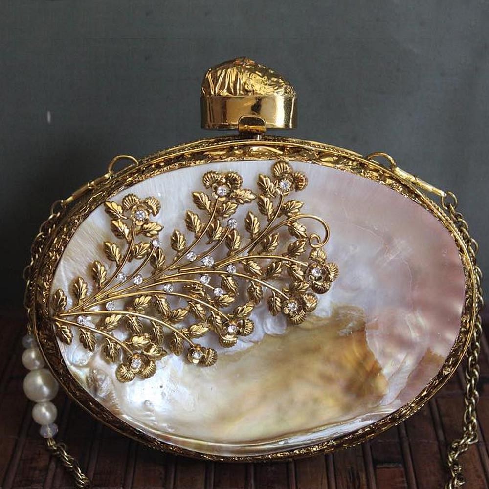 Metal,Perfume,Fashion accessory,Pocket watch,Brass,Antique