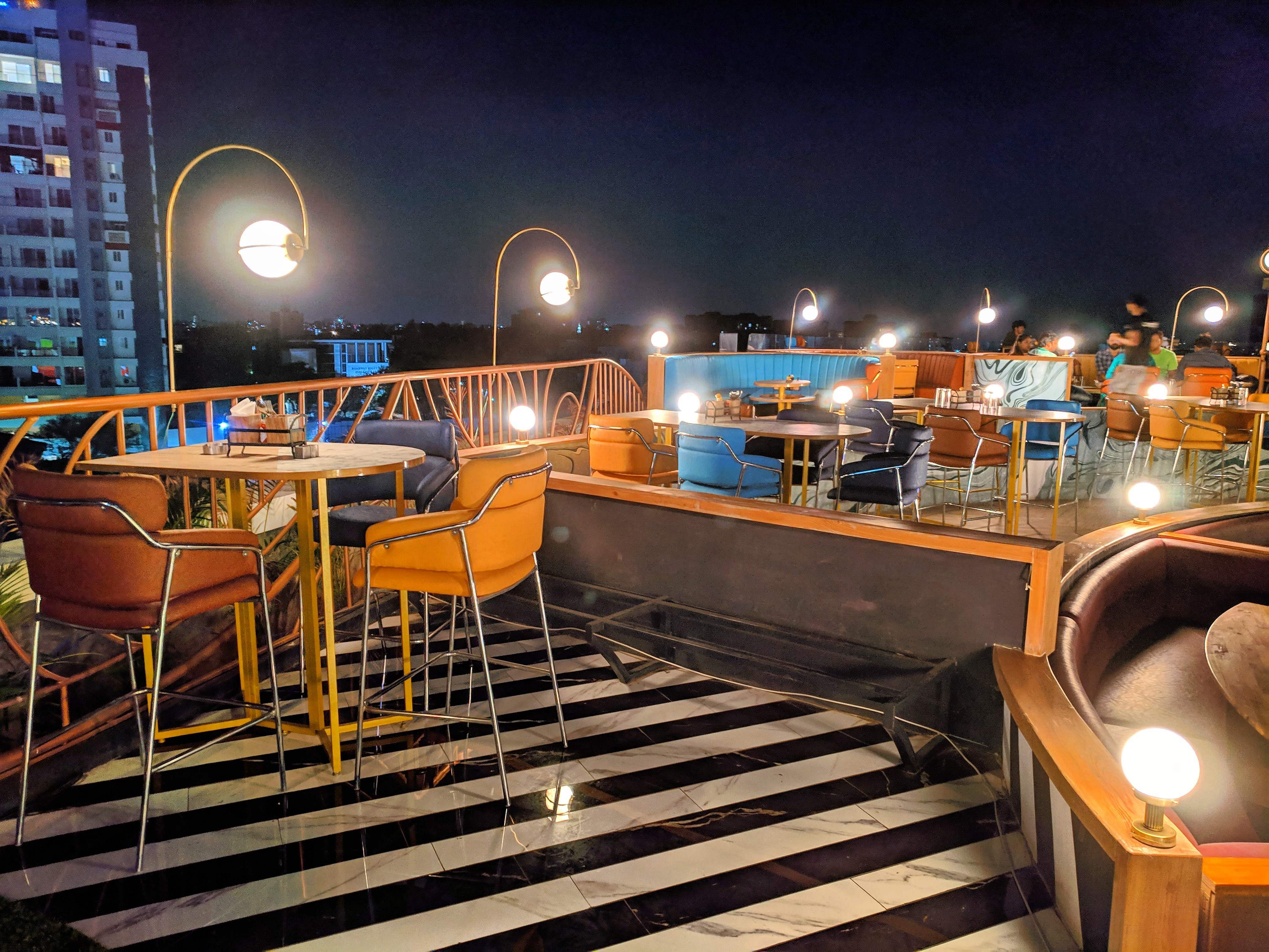 Night,Light,Lighting,Sky,Architecture,Deck,City,Metropolitan area,Restaurant,Building