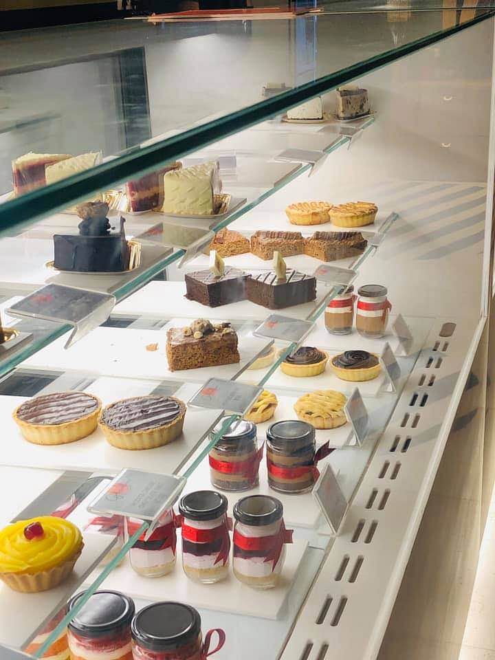 Pâtisserie,Food,Bakery,Display case,Baking,Pastry,Cuisine,Dessert,Dish,Finger food