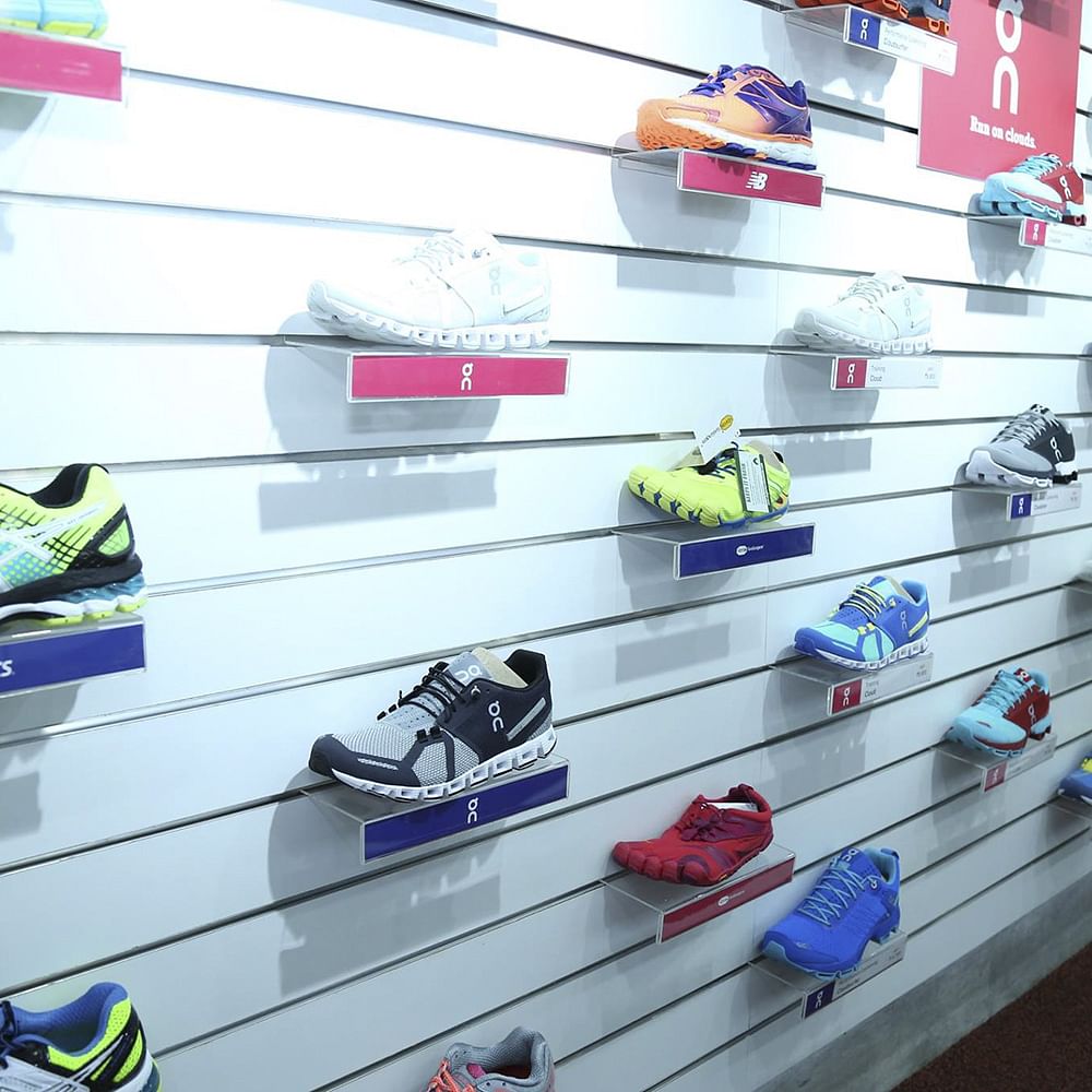 Running shoe store near me deals