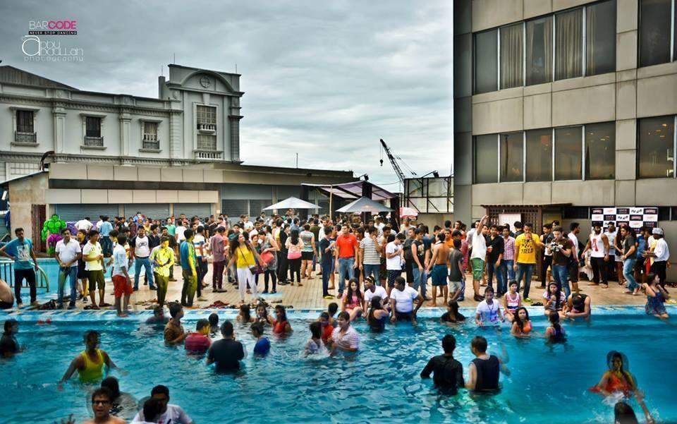 Swimming pool,Leisure,Fun,Water,Recreation,Tourism,Crowd,Water park,Vacation,Amusement park