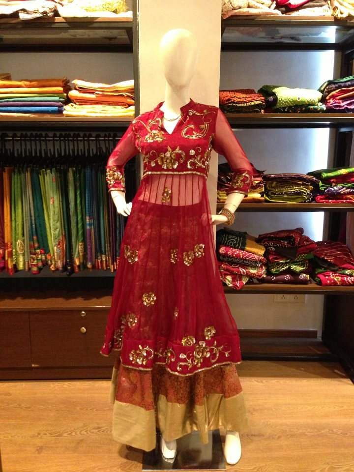 Clothing,Dress,Formal wear,Boutique,Maroon,Fashion design,Fashion,Textile,Tradition,Magenta