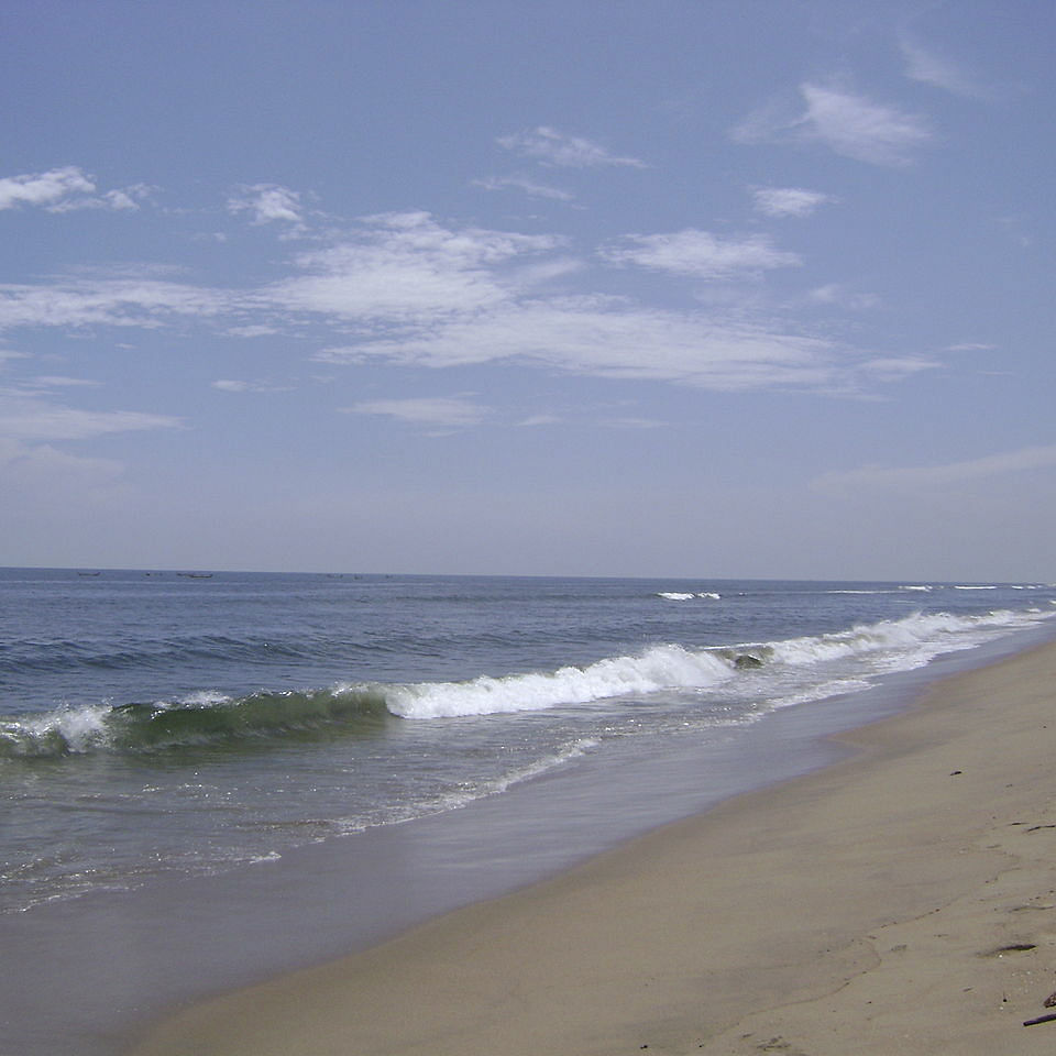 Body of water,Beach,Sea,Wave,Sky,Shore,Ocean,Coast,Wind wave,Water