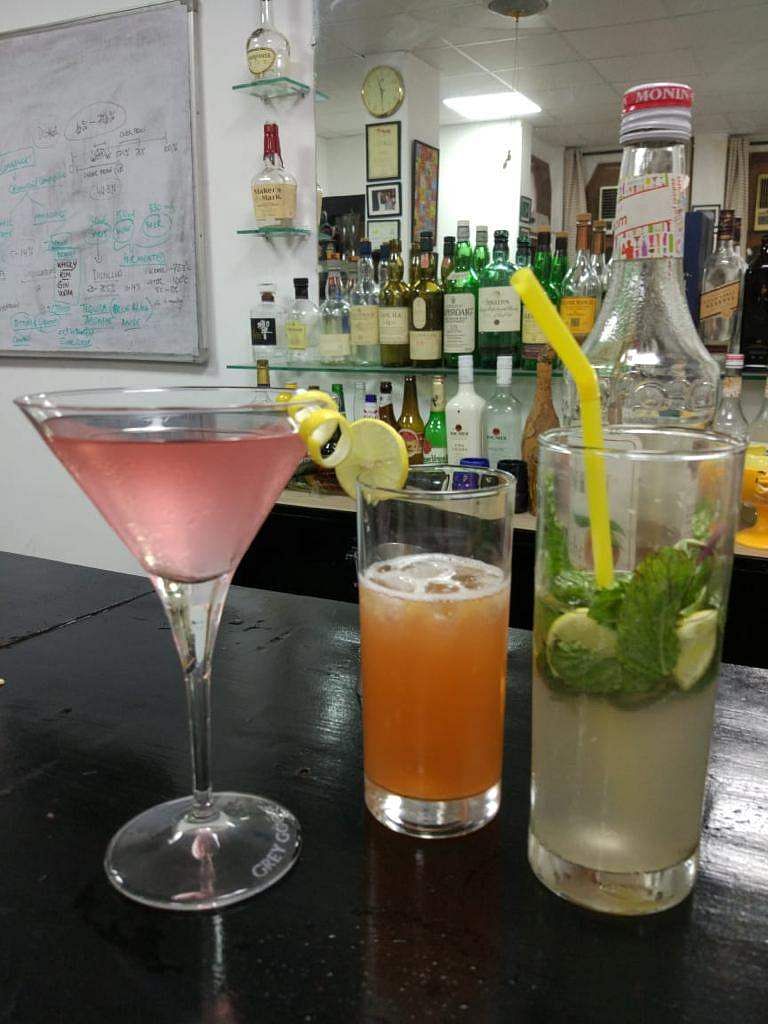 Drink,Alcoholic beverage,Distilled beverage,Cocktail,Classic cocktail,Non-alcoholic beverage,Juice,Liqueur,Cocktail garnish,Spritzer