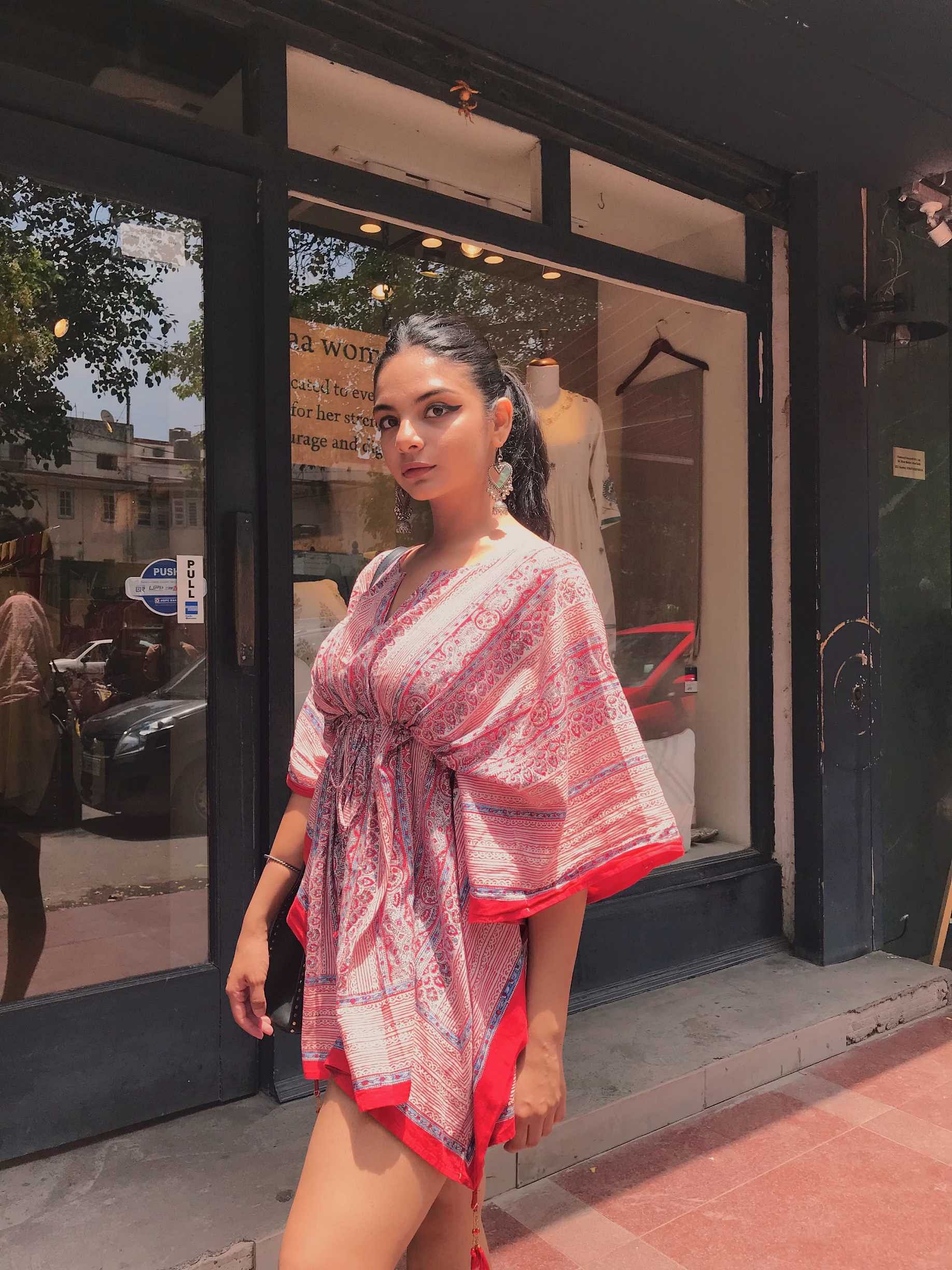 Clothing,Fashion,Pink,Street fashion,Fashion model,Snapshot,Shoulder,Fashion design,Kimono,Textile