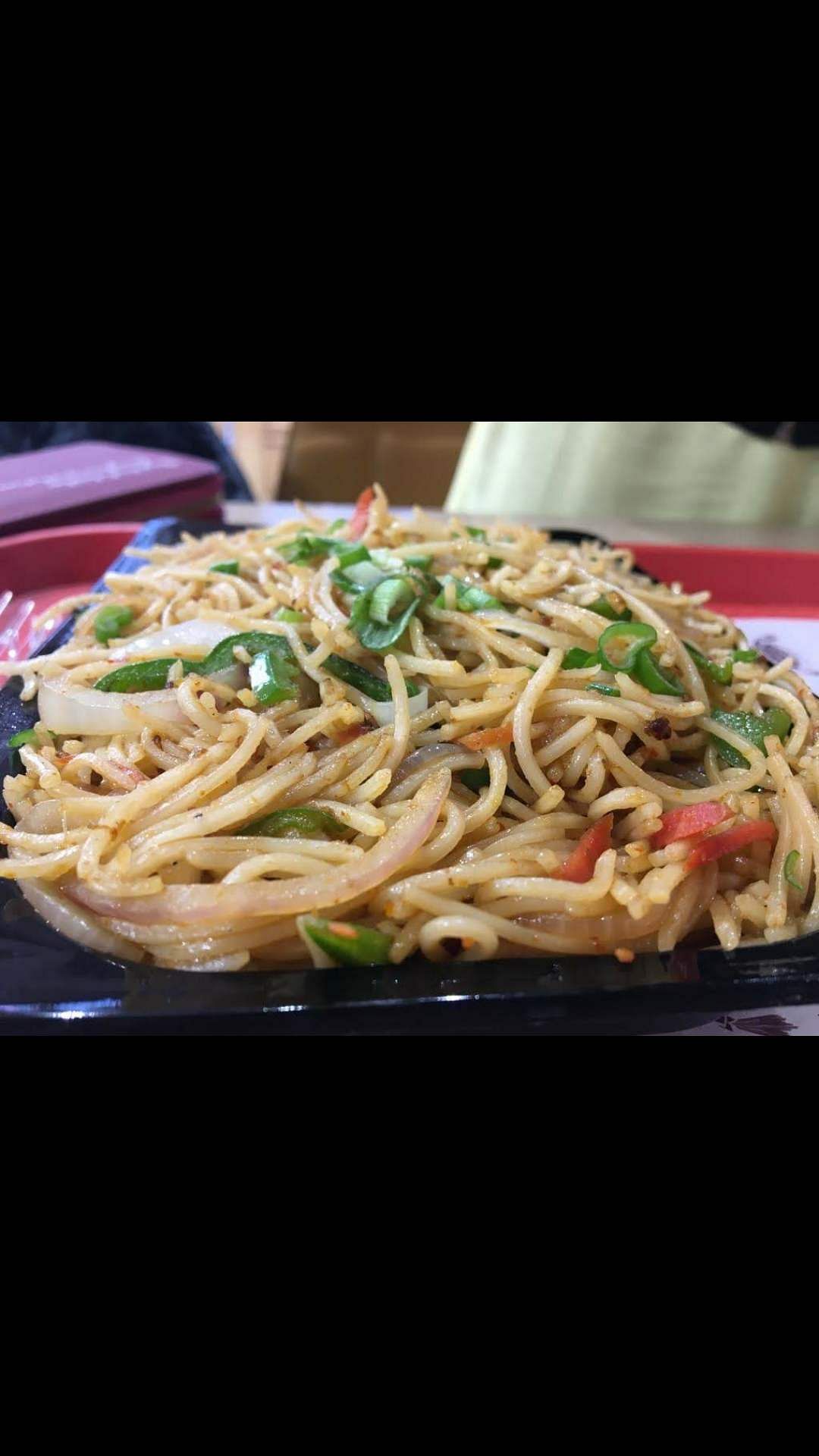 Dish,Food,Cuisine,Noodle,Chow mein,Spaghetti,Yaki udon,Fried noodles,Yakisoba,Lo mein