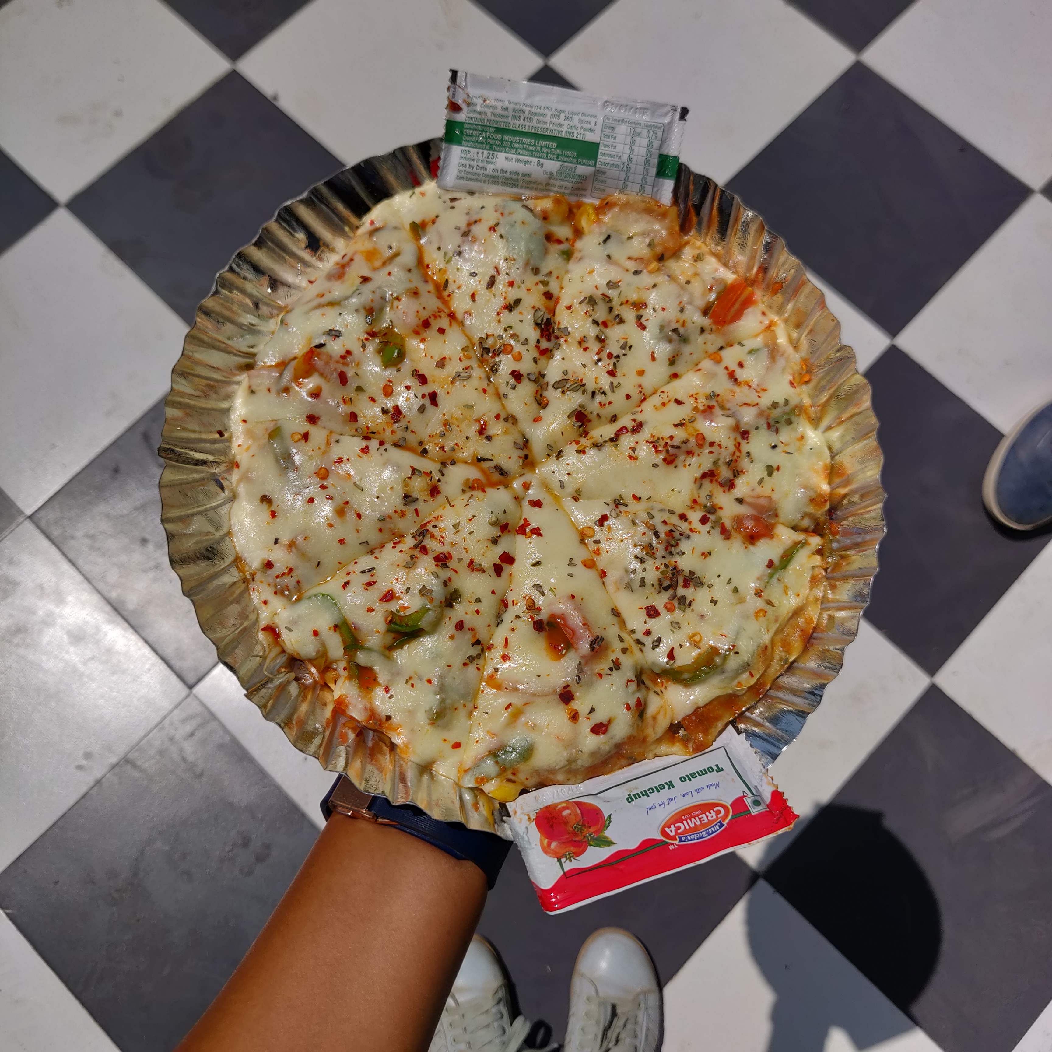 Dish,Food,Pizza,Cuisine,Pizza cheese,California-style pizza,Junk food,Ingredient,Flatbread,Tarte flambée