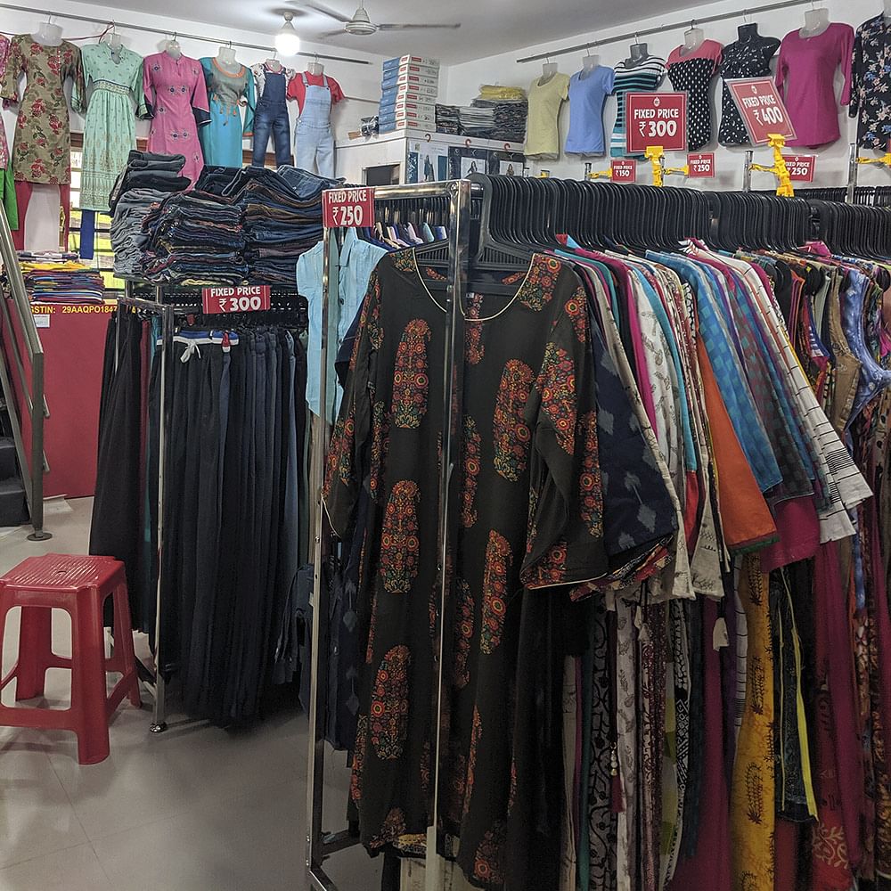 Boutique,Clothing,Bazaar,Room,Outlet store,Public space,Textile,Retail,Marketplace,Market