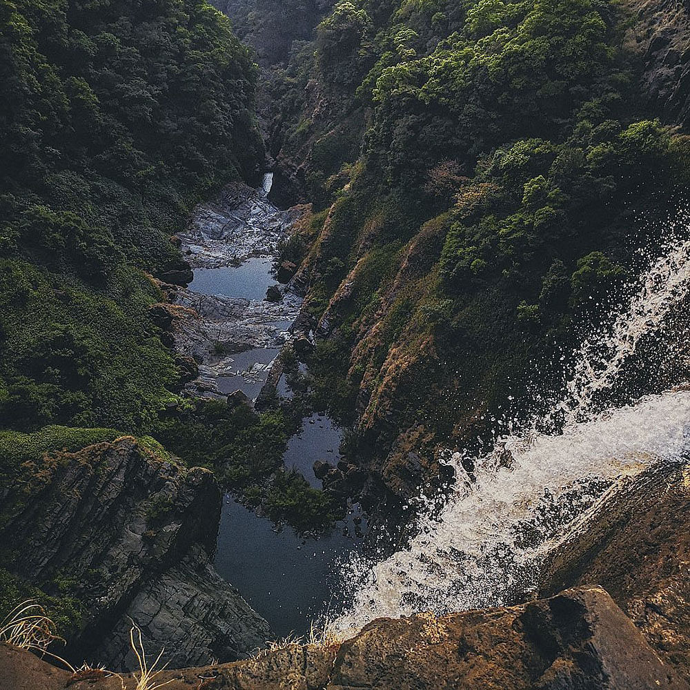 Water,Water resources,Natural landscape,Geological phenomenon,Wilderness,Mountain,Watercourse,River,Sky,Ravine