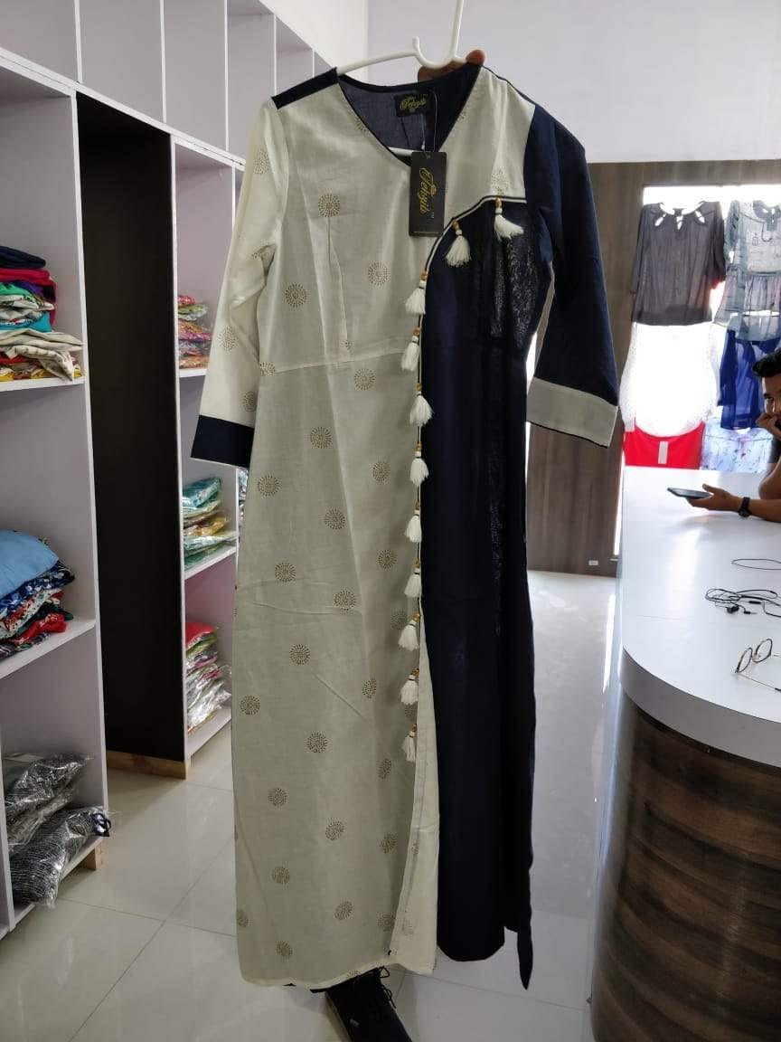 Clothing,Clothes hanger,Dress,Outerwear,Boutique,Coat,Overcoat,Sleeve,Room,Costume