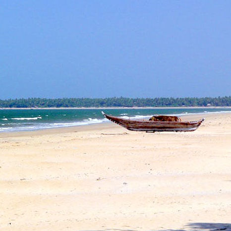 Water transportation,Beach,Sea,Ocean,Shore,Vehicle,Sky,Coast,Boat,Vacation