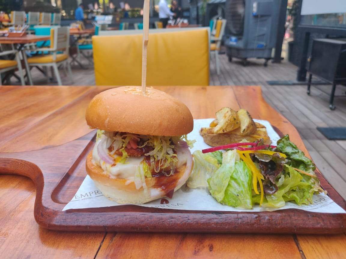 Dish,Food,Hamburger,Cuisine,Fast food,Ingredient,Breakfast sandwich,Junk food,Slider,Cheeseburger