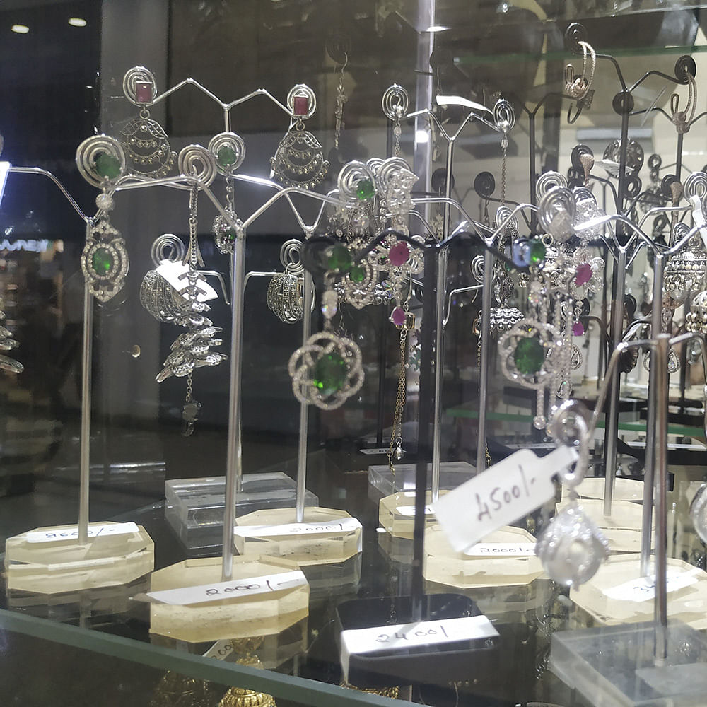 Display case,Glass,Display window,Glass bottle,Tableware,Collection,Metal