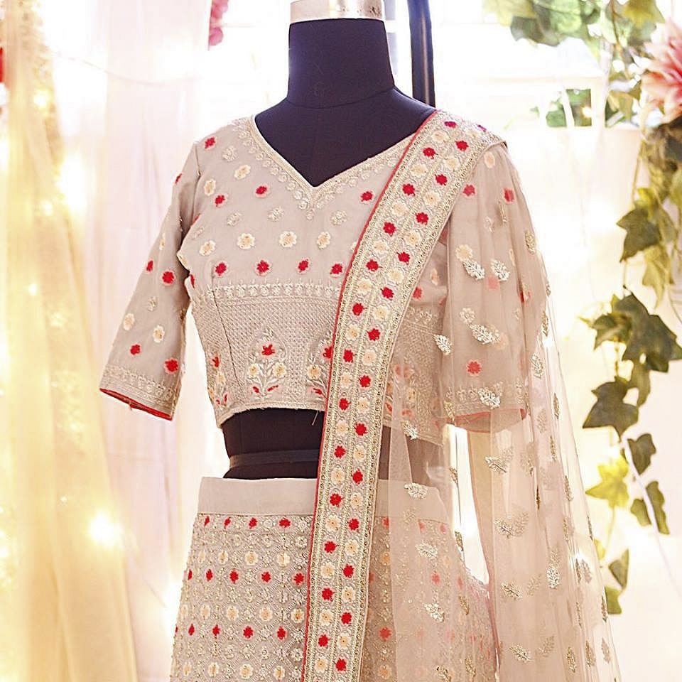 Clothing,White,Pink,Outerwear,Sleeve,Pattern,Dress,Polka dot,Costume,Peach