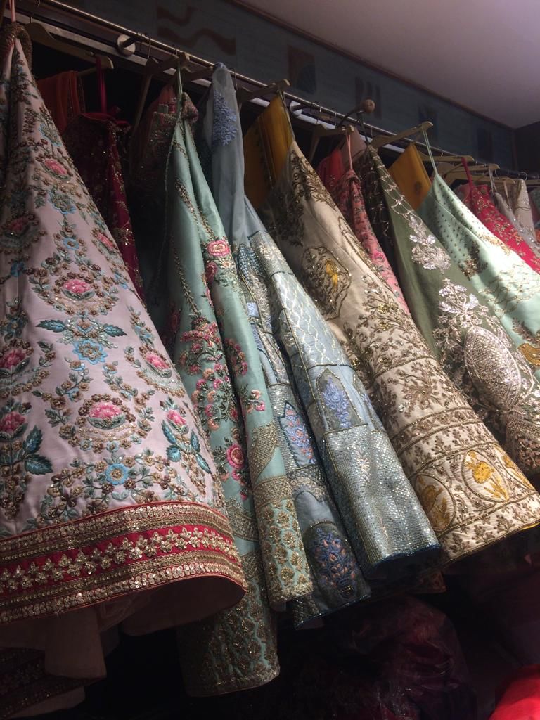 Textile,Room,Linens,Boutique,Interior design,Woven fabric,Quilt,Art