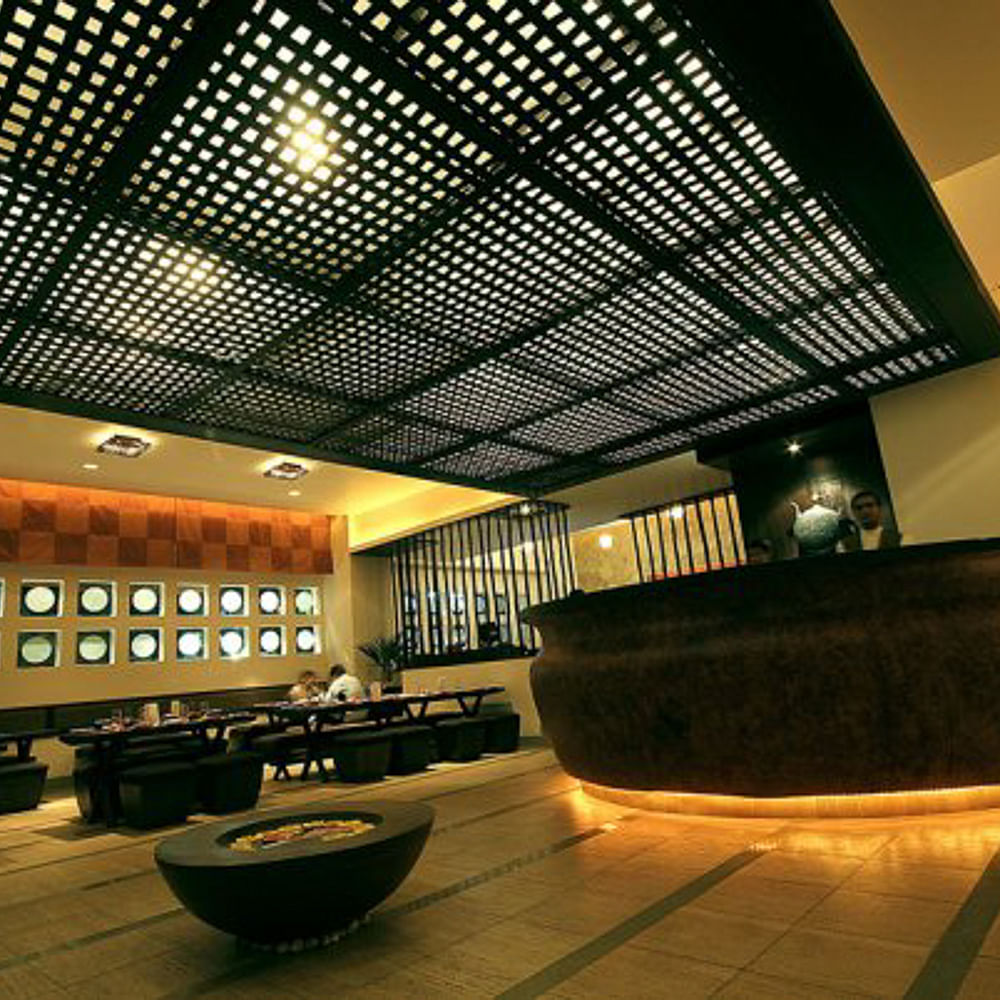 Ceiling,Architecture,Building,Lobby,Lighting,Interior design,Sky,Daylighting,Hotel