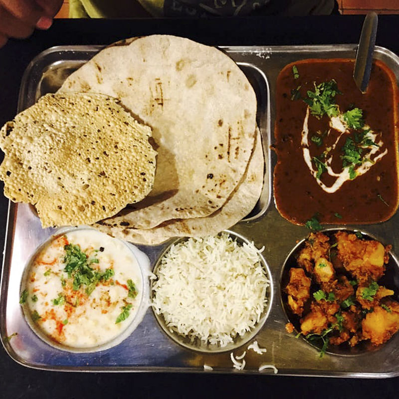 Dish,Food,Cuisine,Naan,Ingredient,Meal,Chapati,Lunch,Punjabi cuisine,Roti