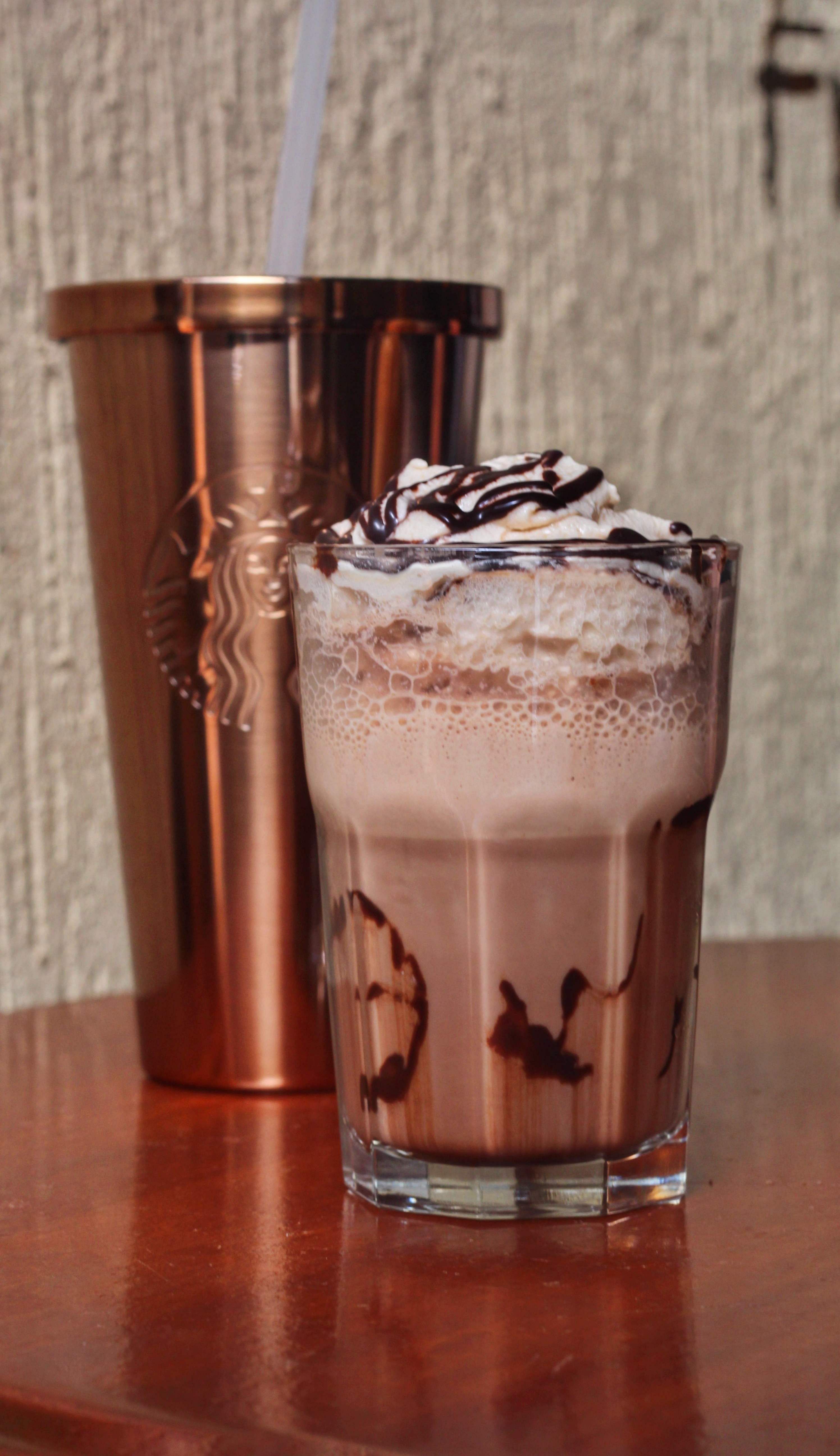 Drink,Irish cream,Milkshake,Food,Non-alcoholic beverage,Latte macchiato,Iced coffee,Frappé coffee,Cream,Mocaccino