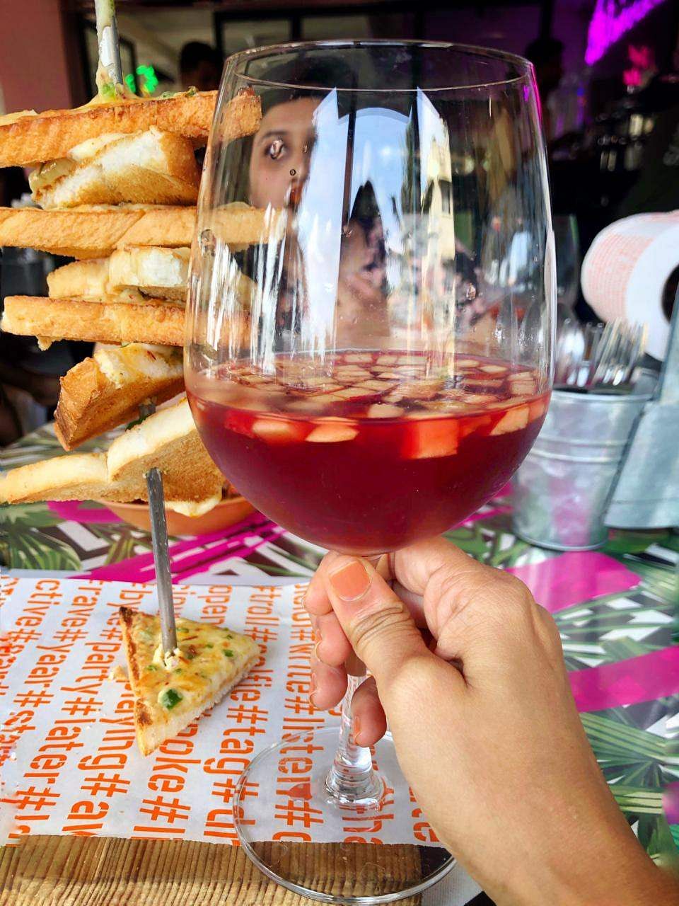 Drink,Wine glass,Food,Stemware,Alcoholic beverage,Wine,Glass,Cocktail,Brunch,Drinkware