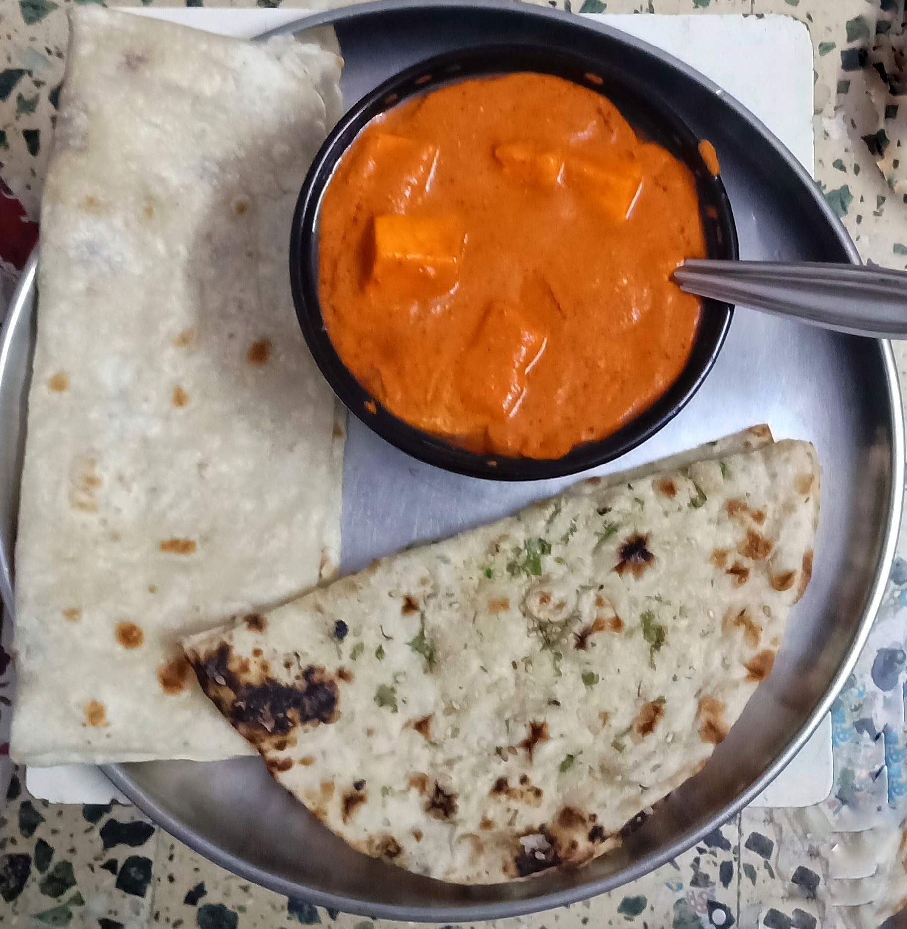 Dish,Food,Cuisine,Naan,Ingredient,Chapati,Roti,Kulcha,Punjabi cuisine,Indian cuisine