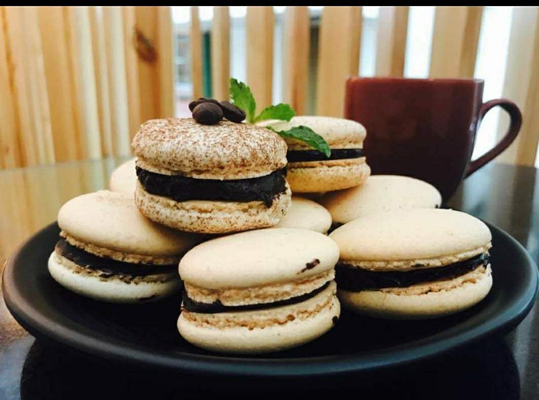 Macaroon,Sandwich Cookies,Food,Dish,Dessert,Sweetness,Cuisine,Baking,Buttercream,Baked goods