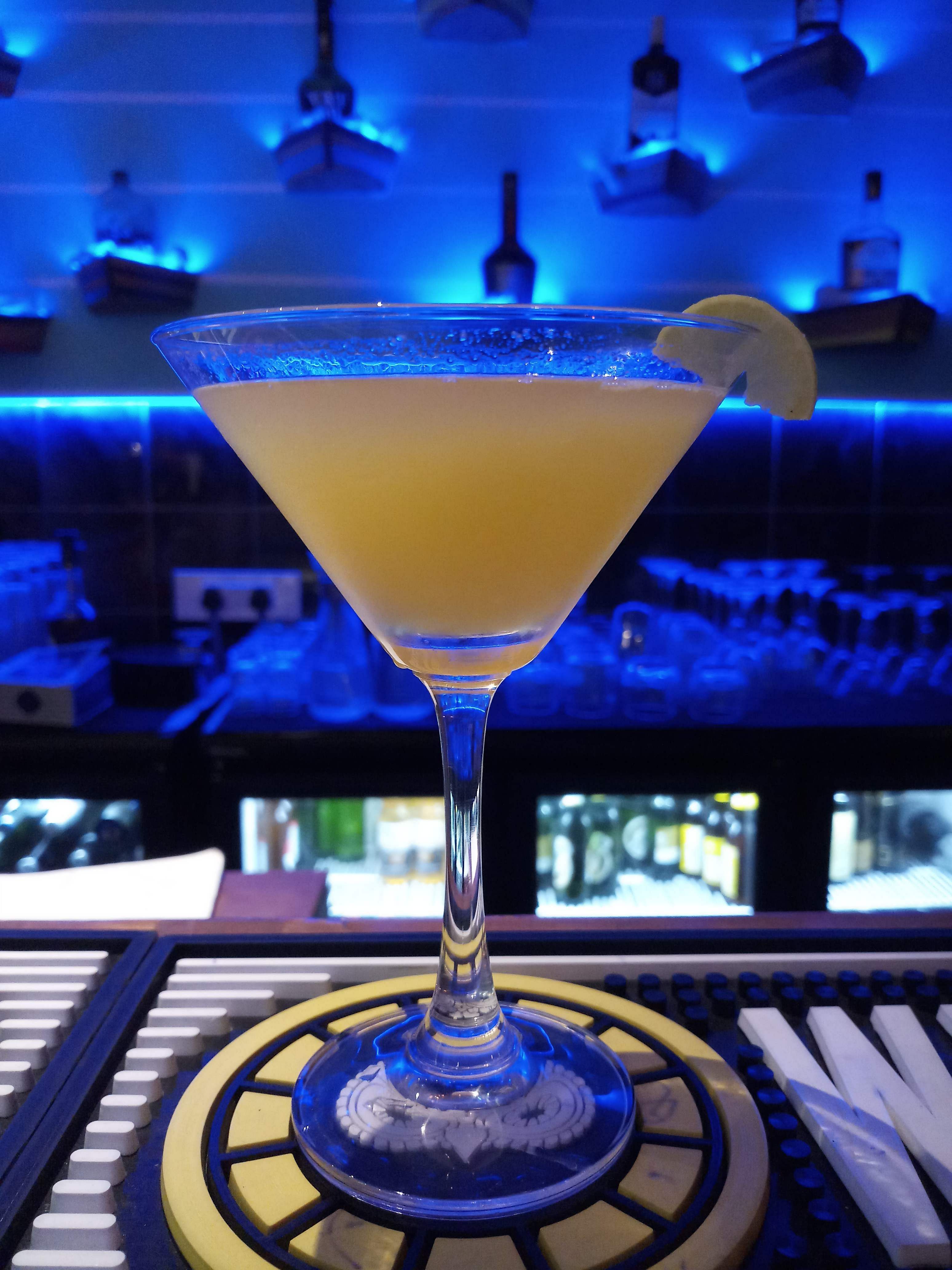 Drink,Alcoholic beverage,Martini glass,Classic cocktail,Distilled beverage,Liqueur,Daiquiri,Cobalt blue,Cocktail,Bacardi cocktail