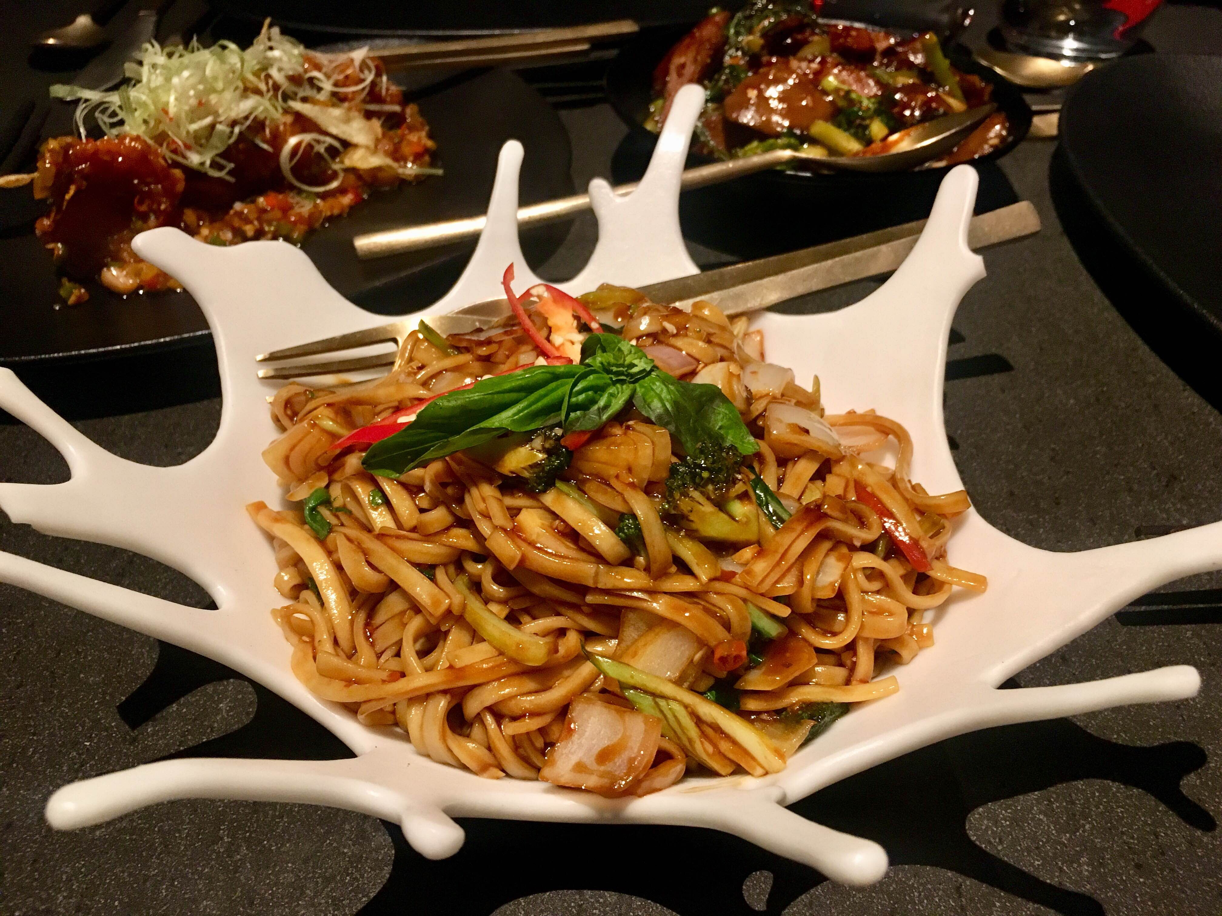 Dish,Food,Cuisine,Pad thai,Ingredient,Fried noodles,Karedok,Lo mein,Yakisoba,Yaki udon