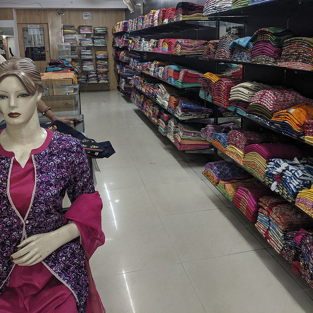 Supermarket,Retail,Shopping,Textile,Boutique,Fashion,Outlet store,Customer,Fashion design,Building