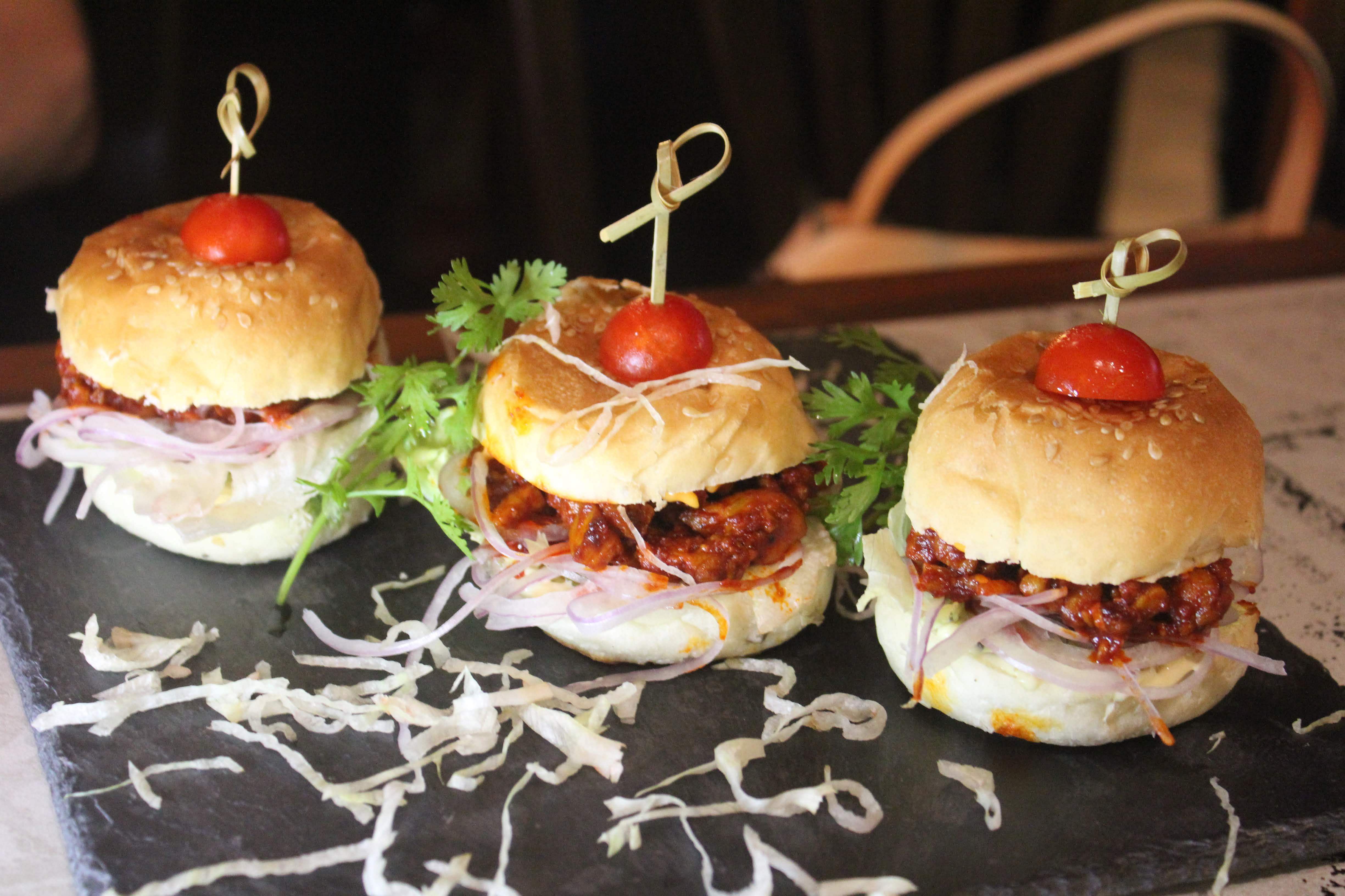 Dish,Food,Hamburger,Cuisine,Slider,appetizer,Fast food,Pincho,Ingredient,Finger food