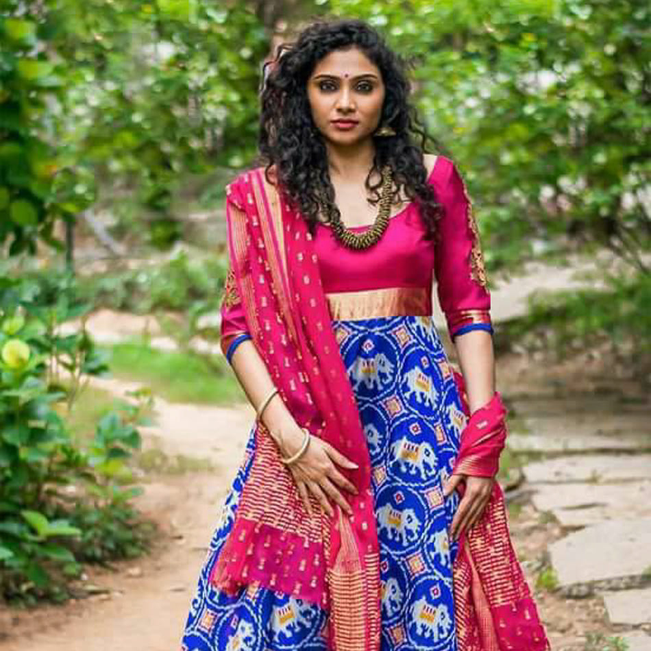 Clothing,Pink,Magenta,Maroon,Formal wear,Purple,Yellow,Turquoise,Sari,Textile